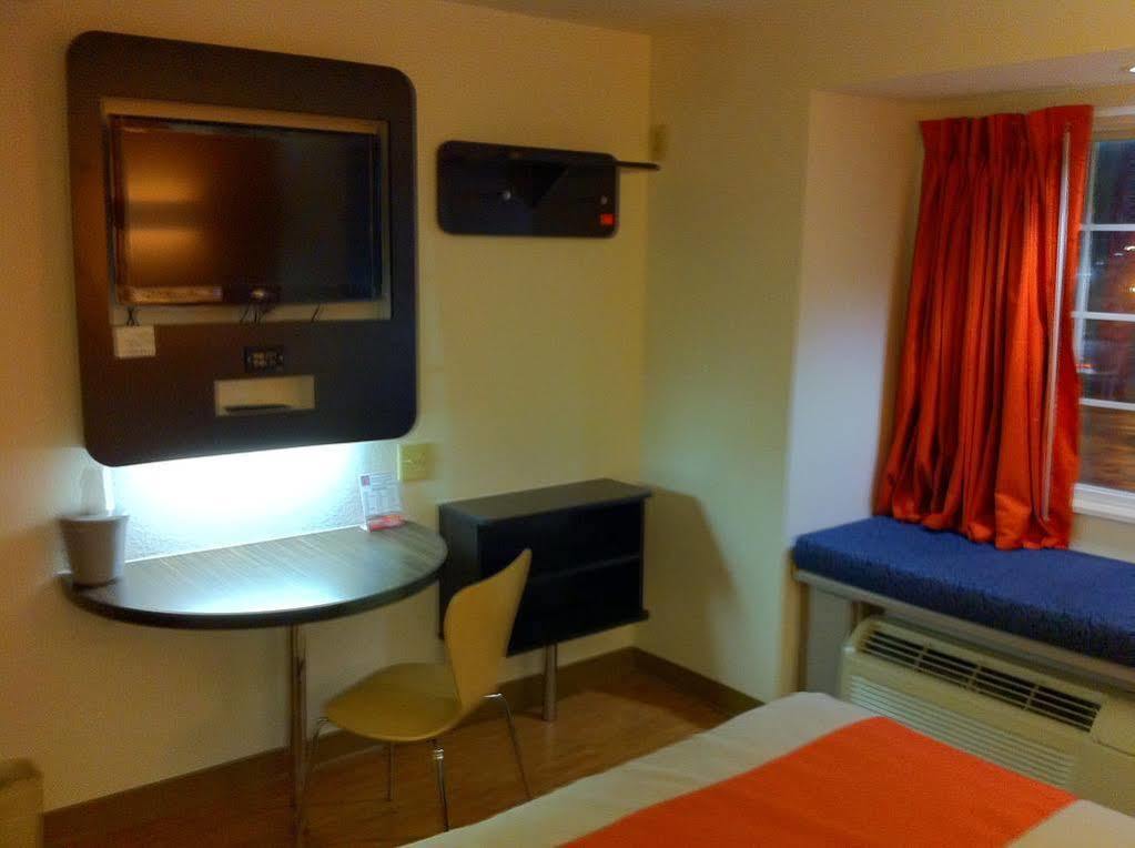 Motel 6 Indianapolis Carmel Eksteriør bilde