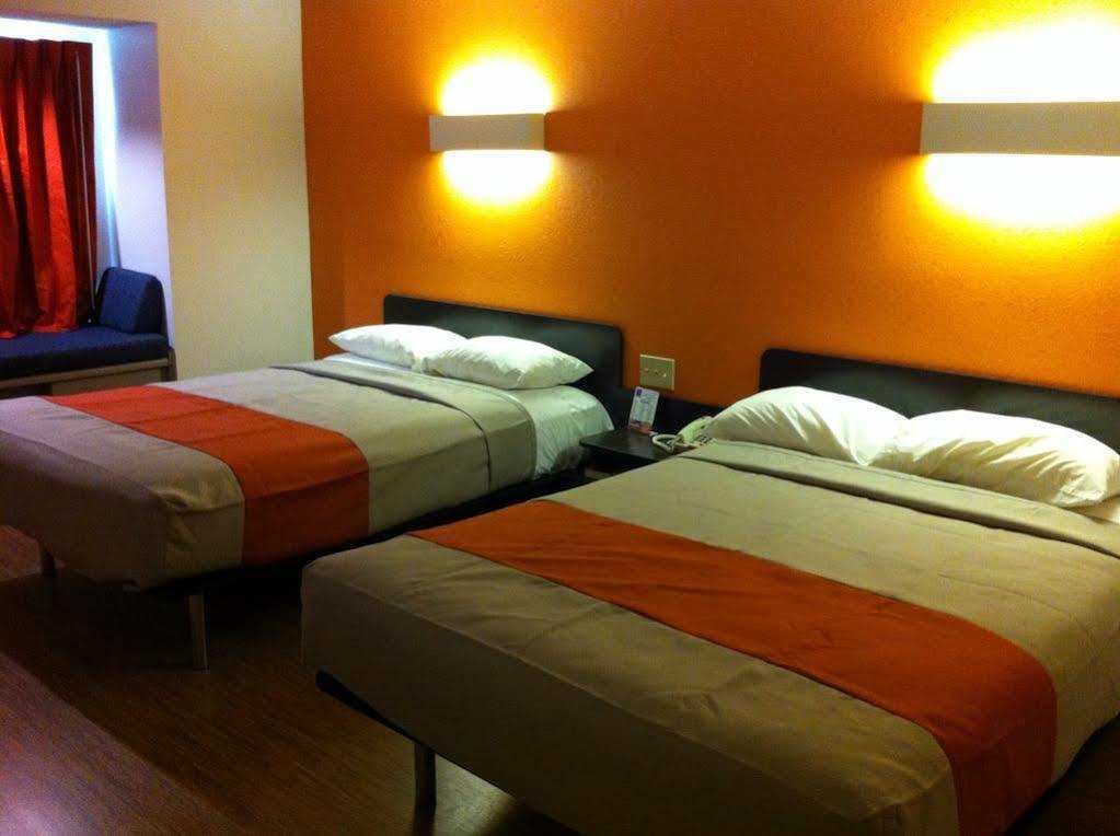 Motel 6 Indianapolis Carmel Eksteriør bilde