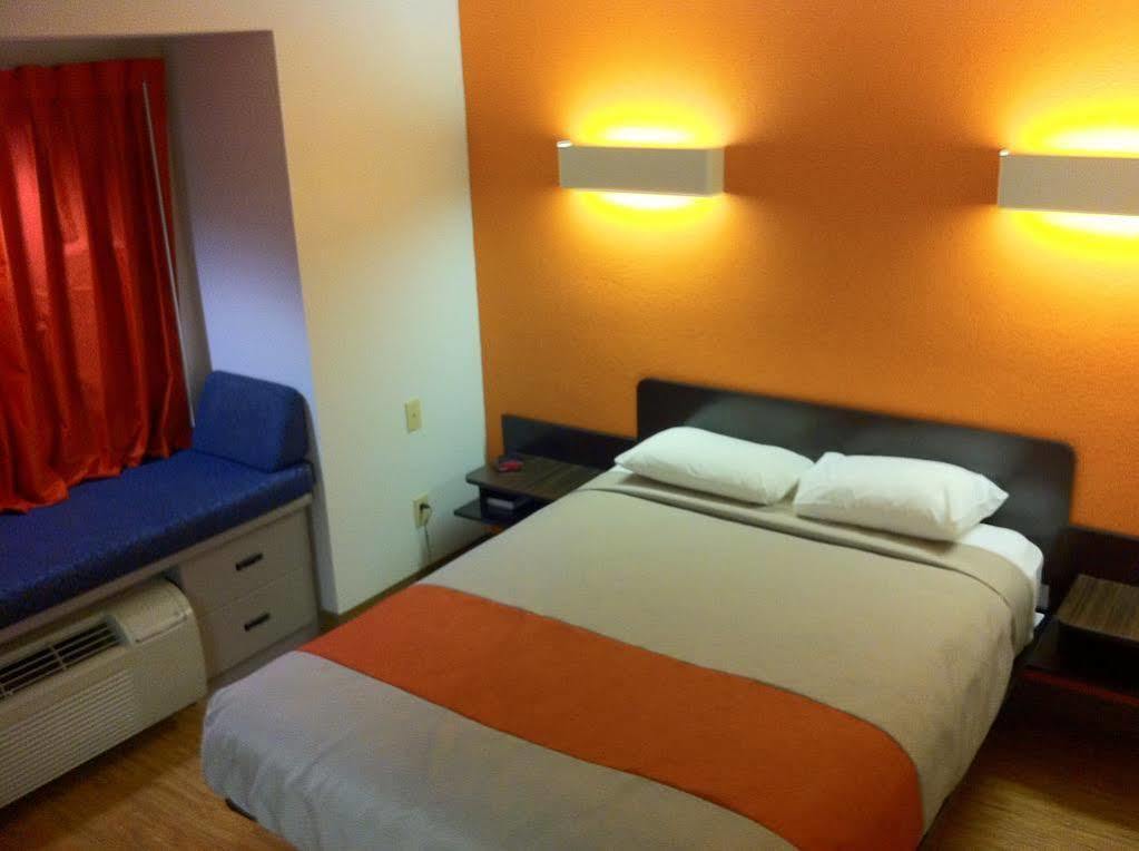Motel 6 Indianapolis Carmel Eksteriør bilde