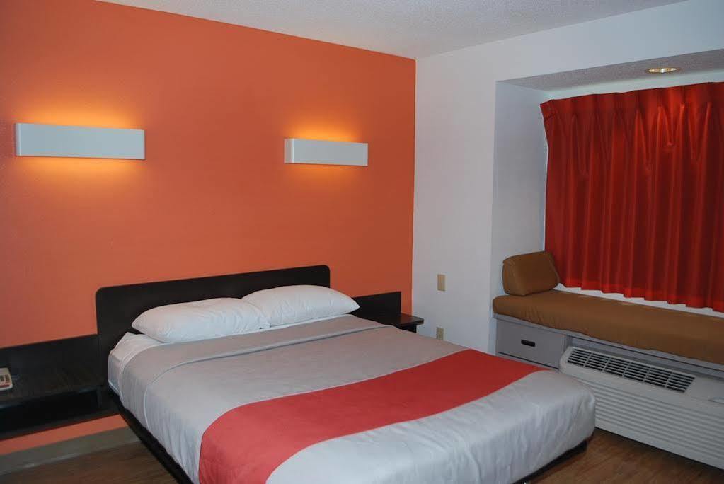 Motel 6 Indianapolis Carmel Eksteriør bilde